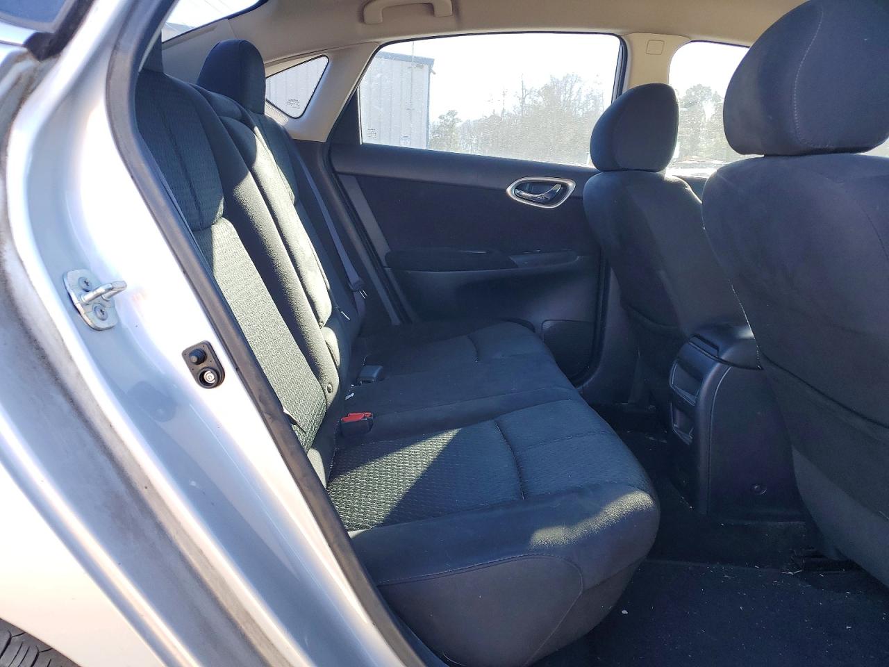 2015 Nissan Sentra S Серебряный vin: 3N1AB7AP3FY234816