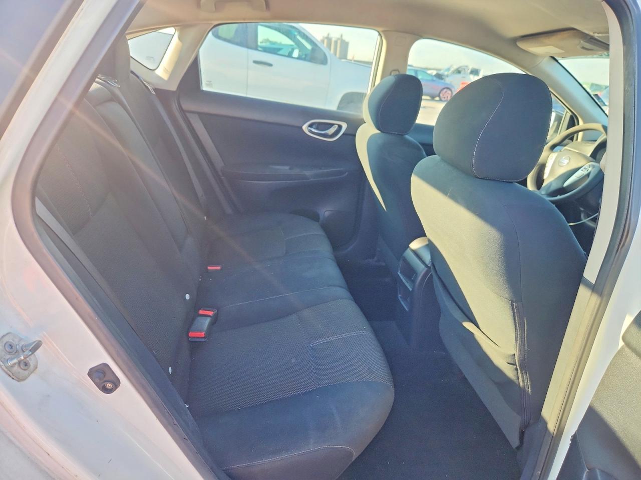 2015 Nissan Sentra S White vin: 3N1AB7AP3FY247131