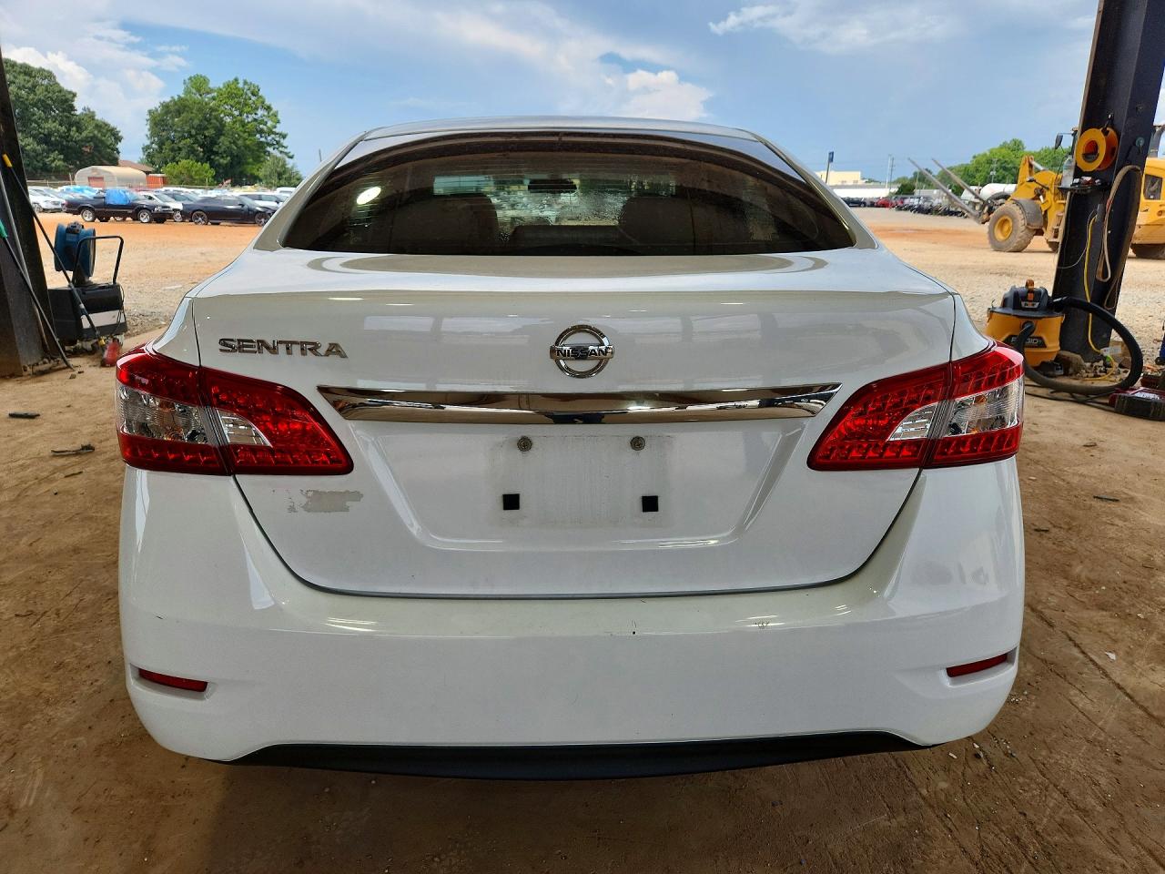 2015 Nissan Sentra S Белый vin: 3N1AB7AP3FY252183