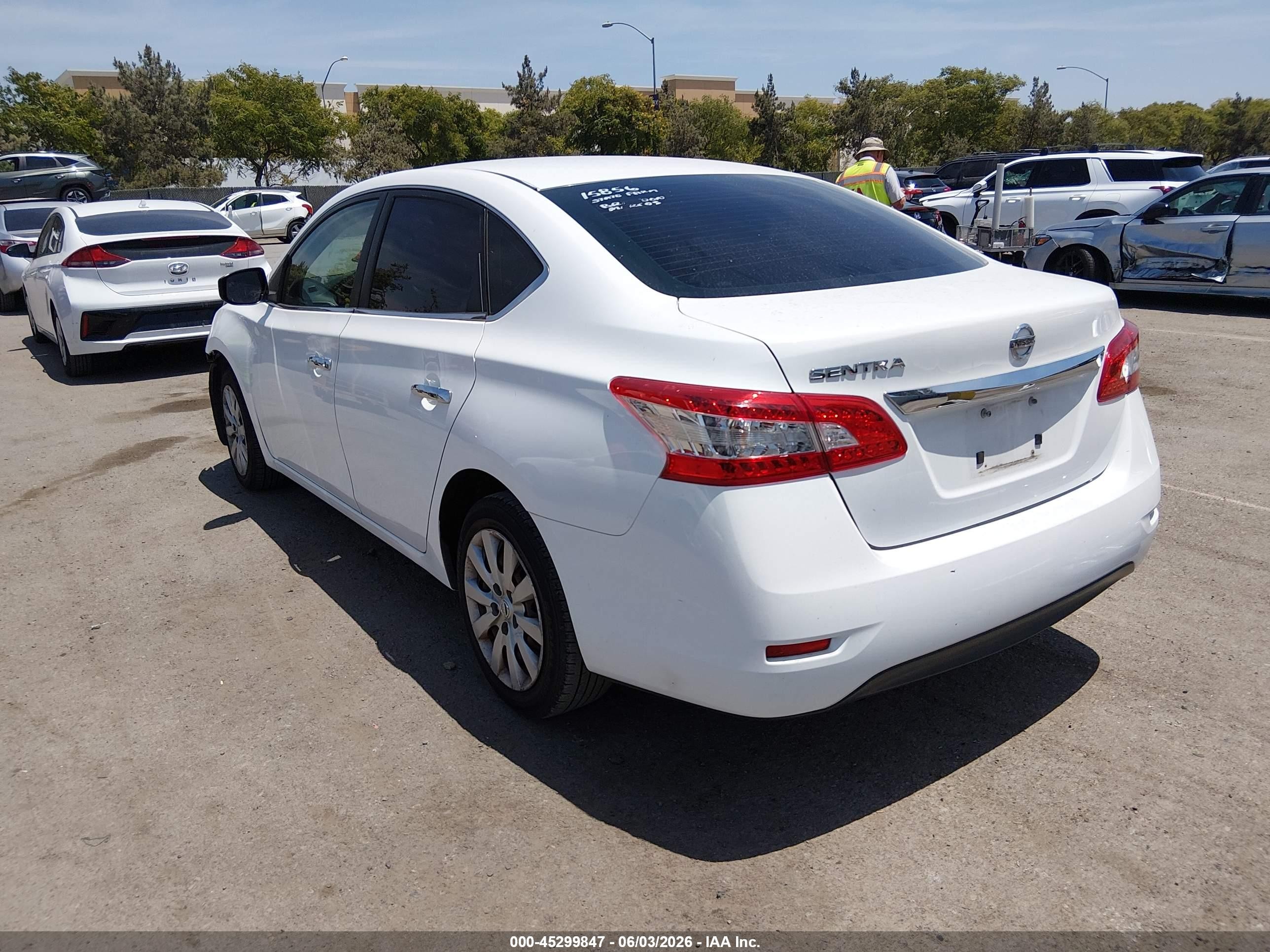 2015 Nissan Sentra S Белый vin: 3N1AB7AP3FY264169