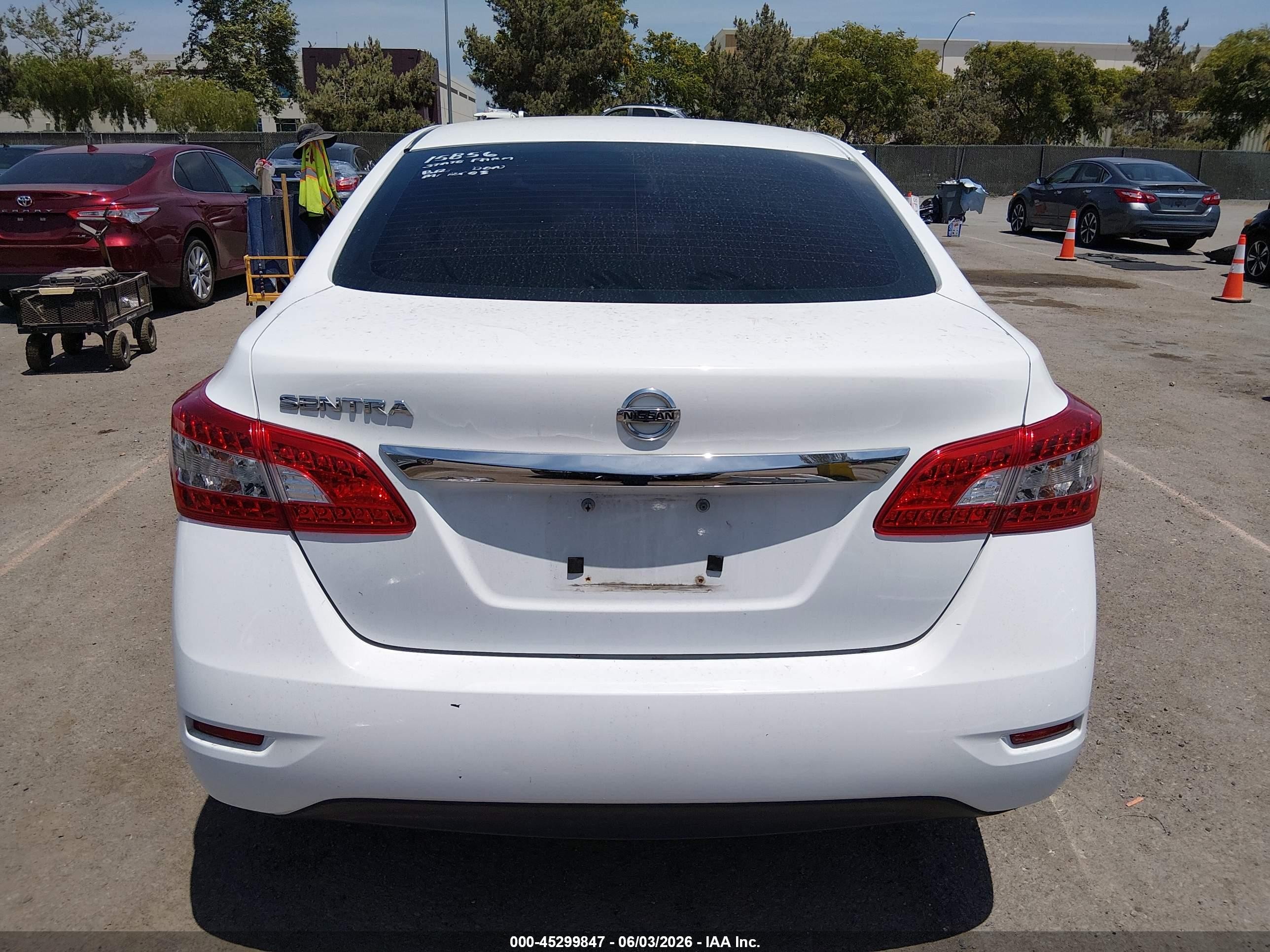 2015 Nissan Sentra S Белый vin: 3N1AB7AP3FY264169