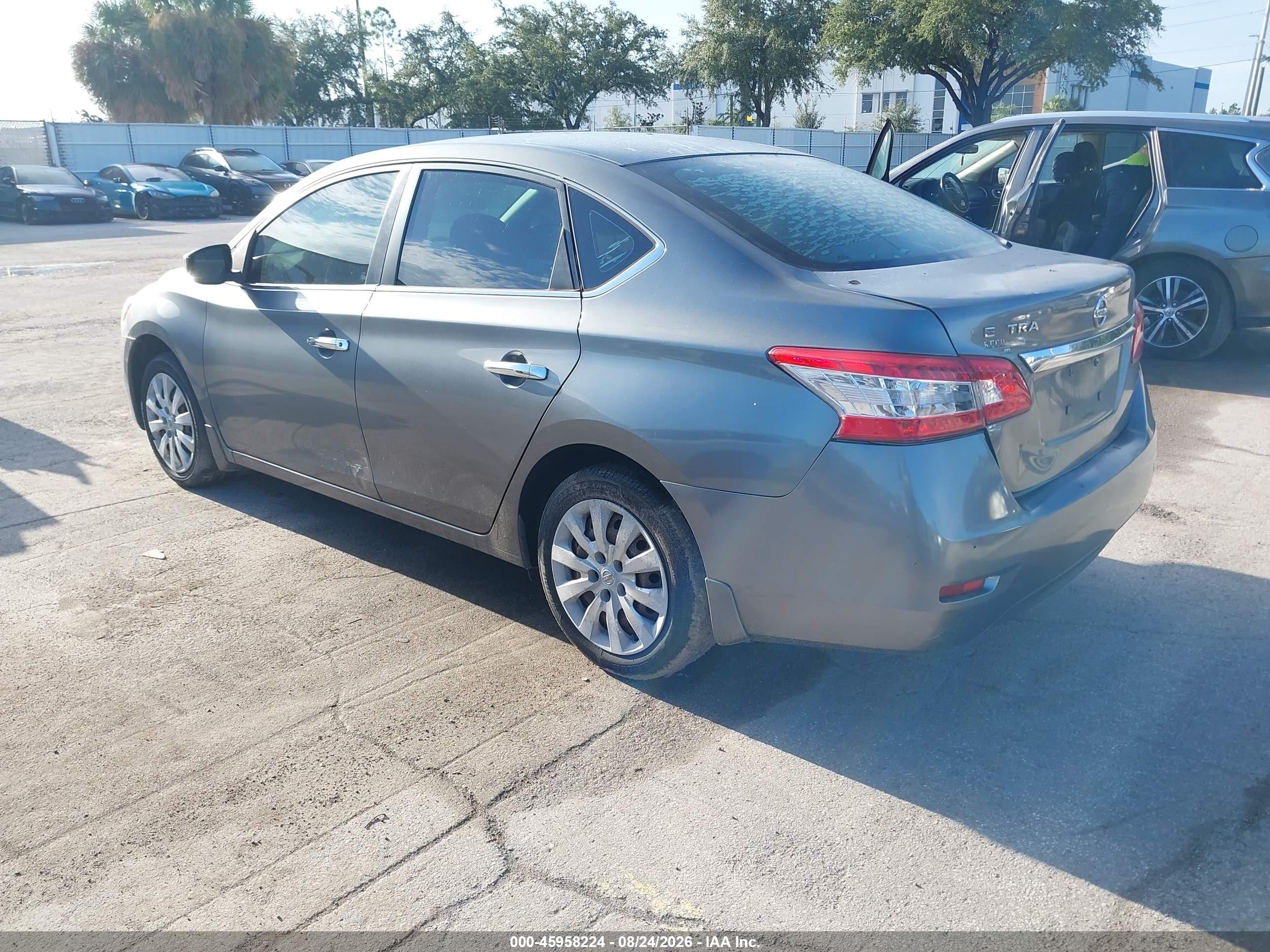 2015 Nissan Sentra S Серый vin: 3N1AB7AP3FY310146