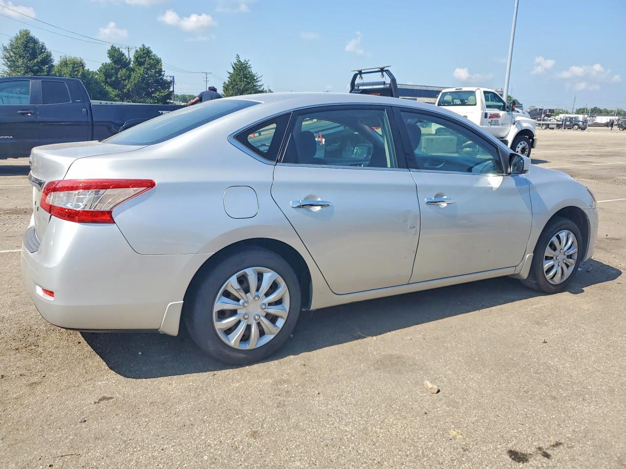 2015 Nissan Sentra S Серебряный vin: 3N1AB7AP3FY329036