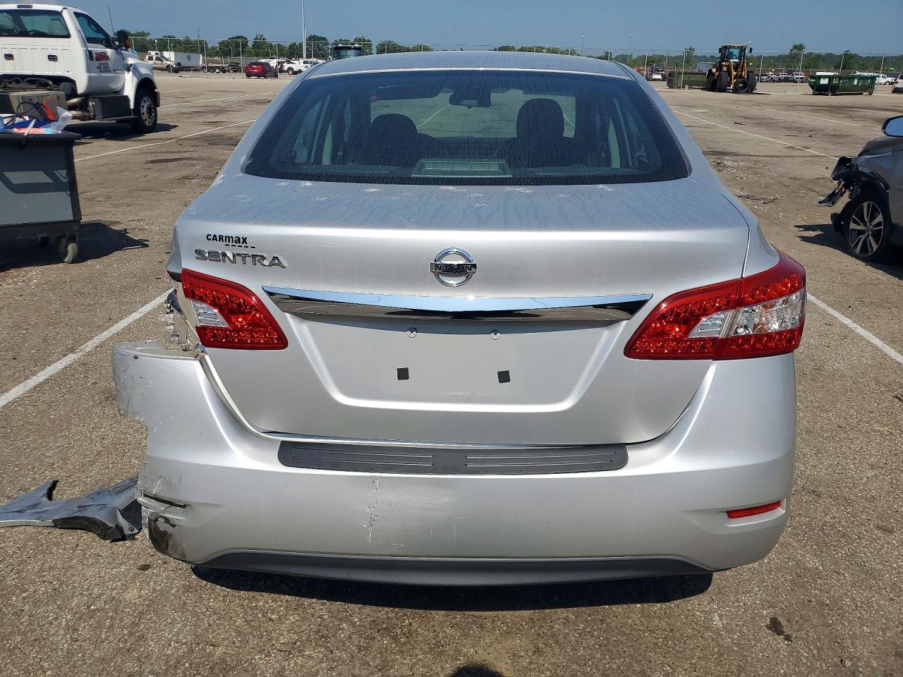2015 Nissan Sentra S Серебряный vin: 3N1AB7AP3FY329036