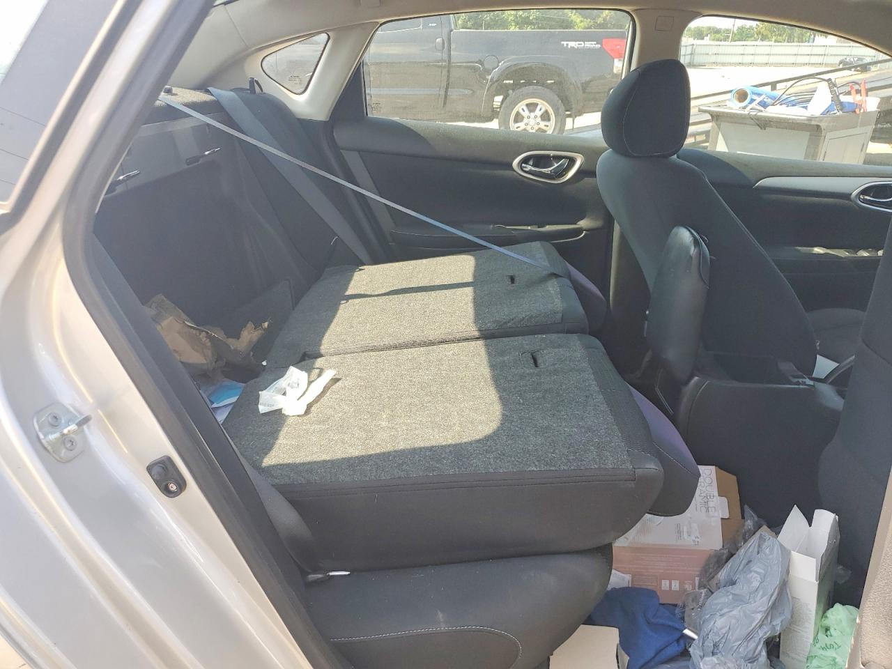 2015 Nissan Sentra S Серебряный vin: 3N1AB7AP3FY329036