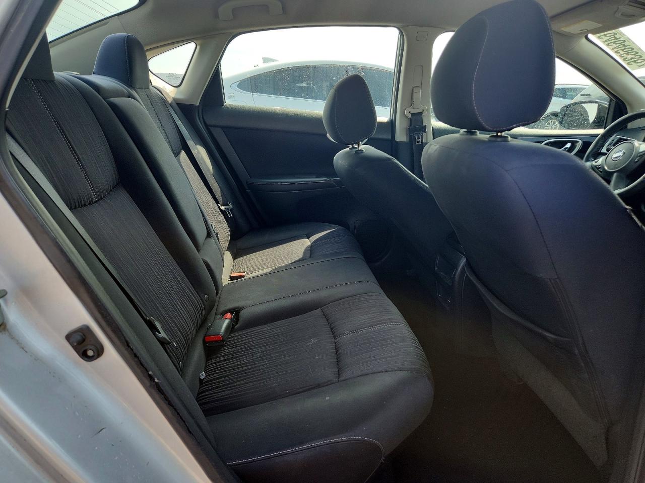 2017 Nissan Sentra Sv Серебряный vin: 3N1AB7AP3HL657735
