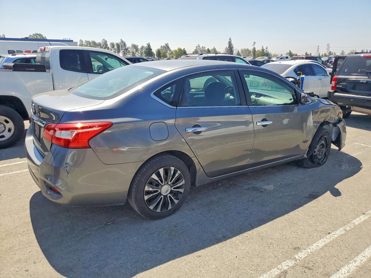 2018 Nissan Sentra S Серый vin: 3N1AB7AP3JY301438