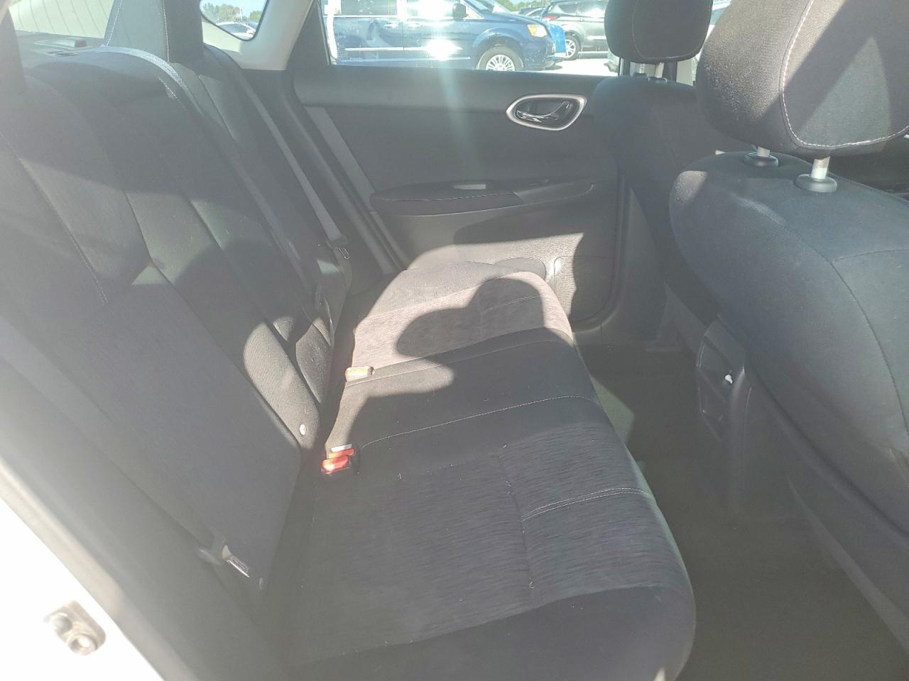 2014 Nissan Sentra Sv Серебряный vin: 3N1AB7AP4EY204447