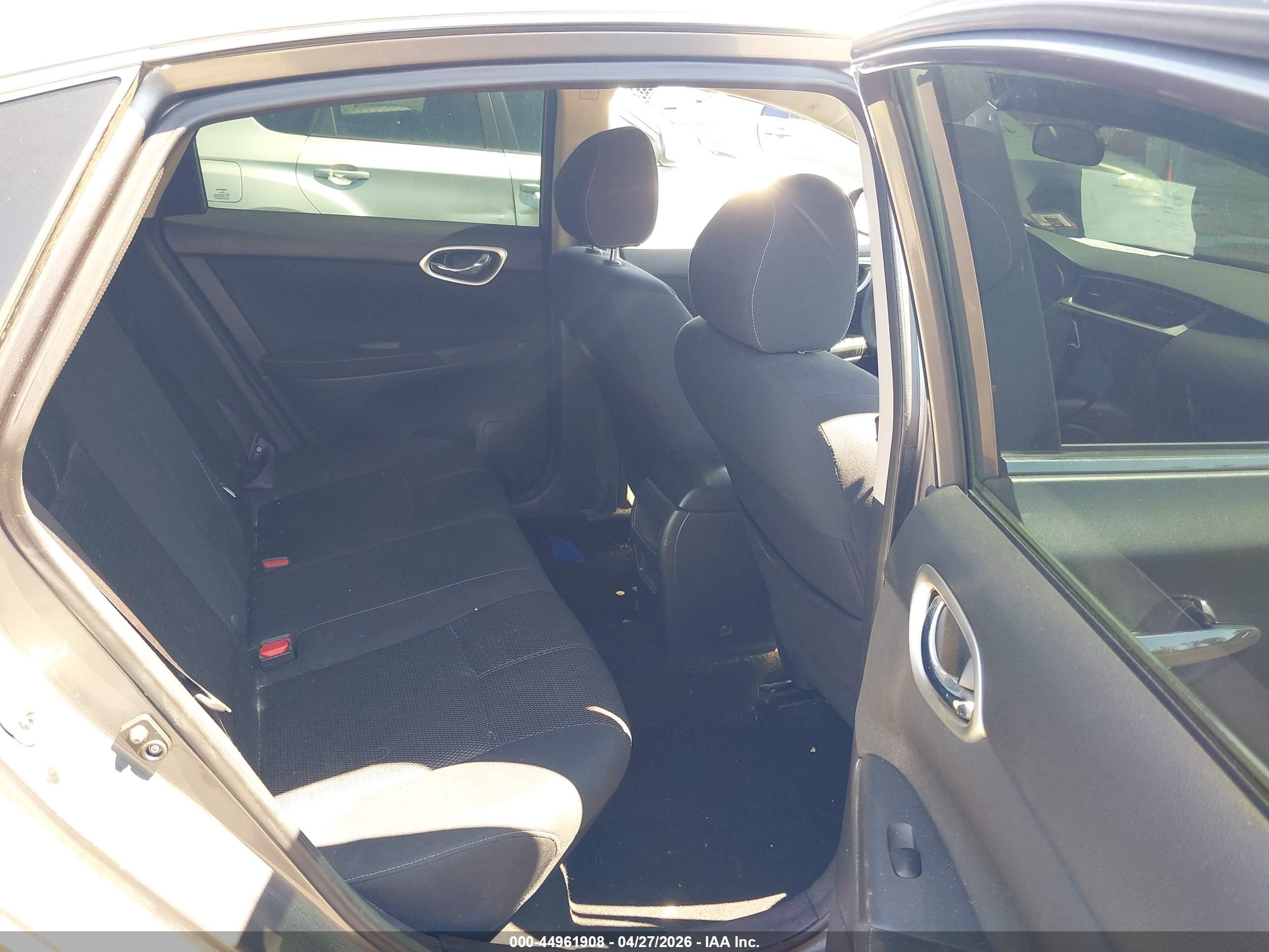 2015 Nissan Sentra S Серый vin: 3N1AB7AP4FY314335