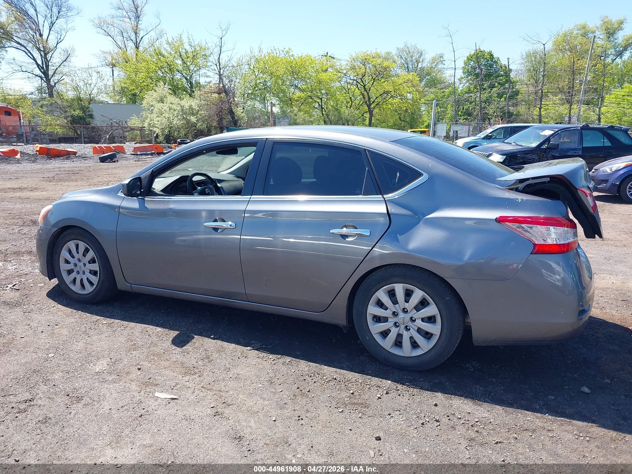 2015 Nissan Sentra S Серый vin: 3N1AB7AP4FY314335