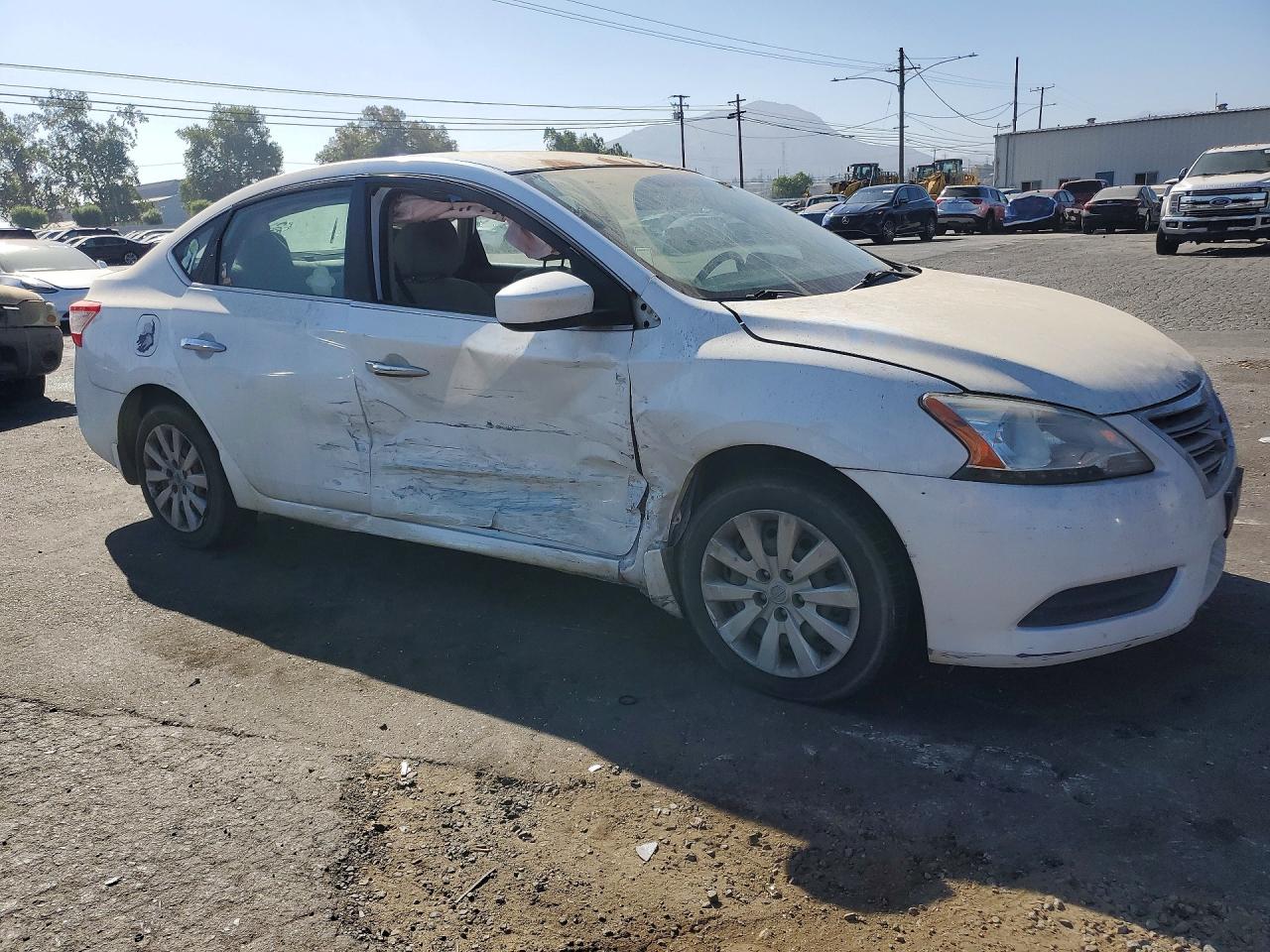 2015 Niss Sentra White vin: 3N1AB7AP4FY316912
