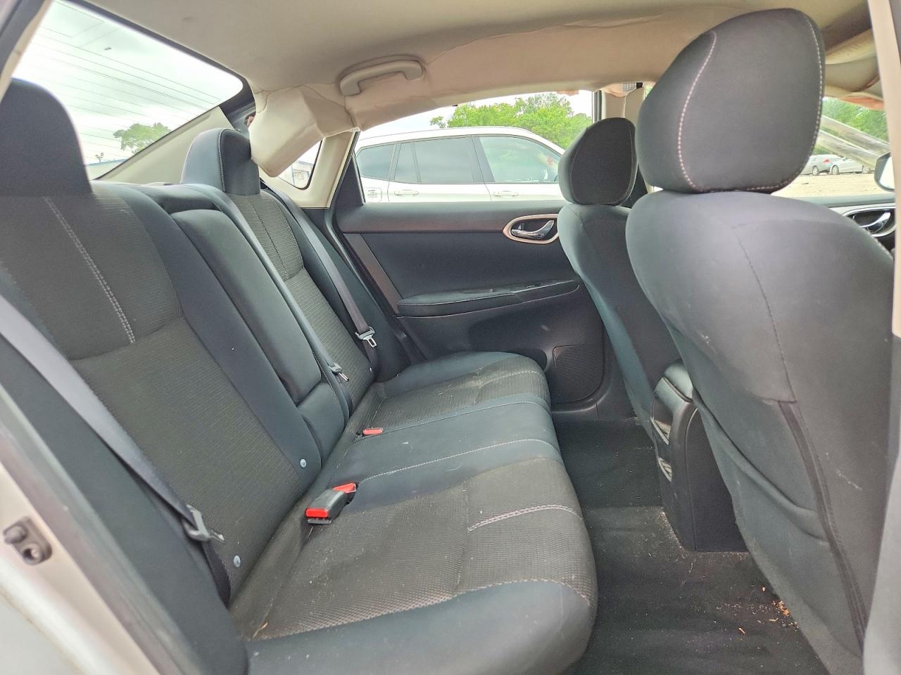 2015 Nissan Sentra Silver vin: 3N1AB7AP4FY377788