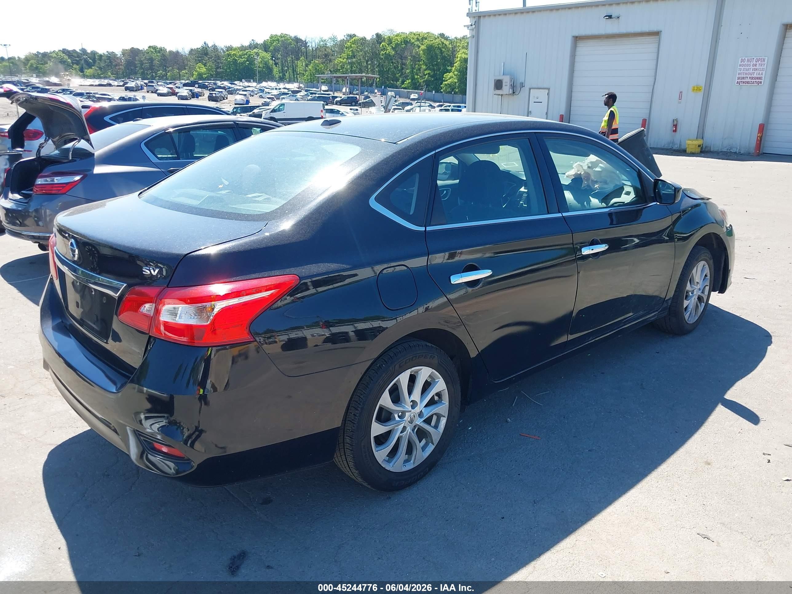 2018 Nissan Sentra Sv Black vin: 3N1AB7AP4JL626113
