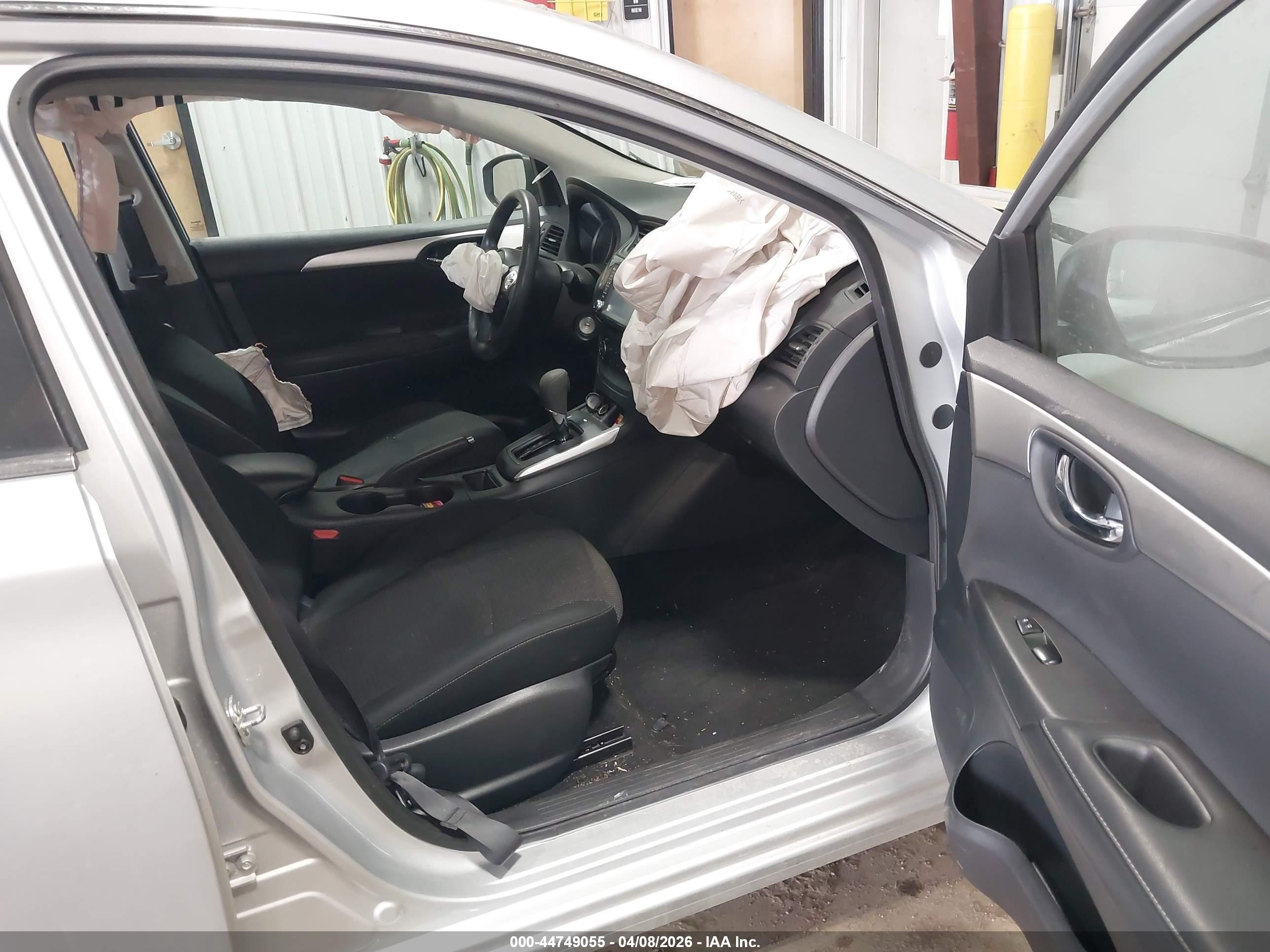 2019 Nissan Sentra S Серебряный vin: 3N1AB7AP4KY269164
