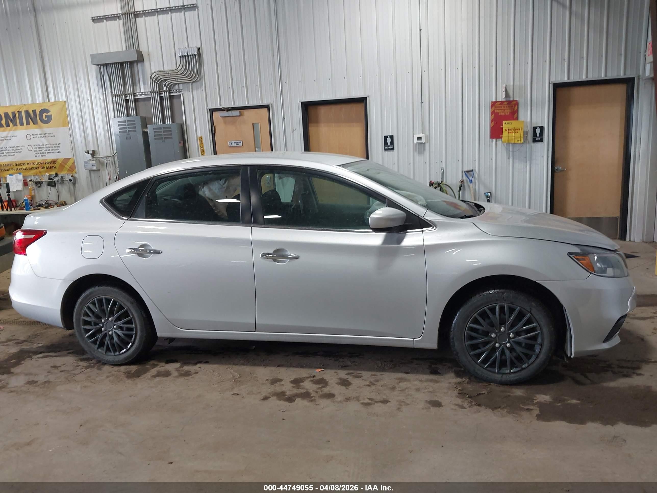 2019 Nissan Sentra S Серебряный vin: 3N1AB7AP4KY269164