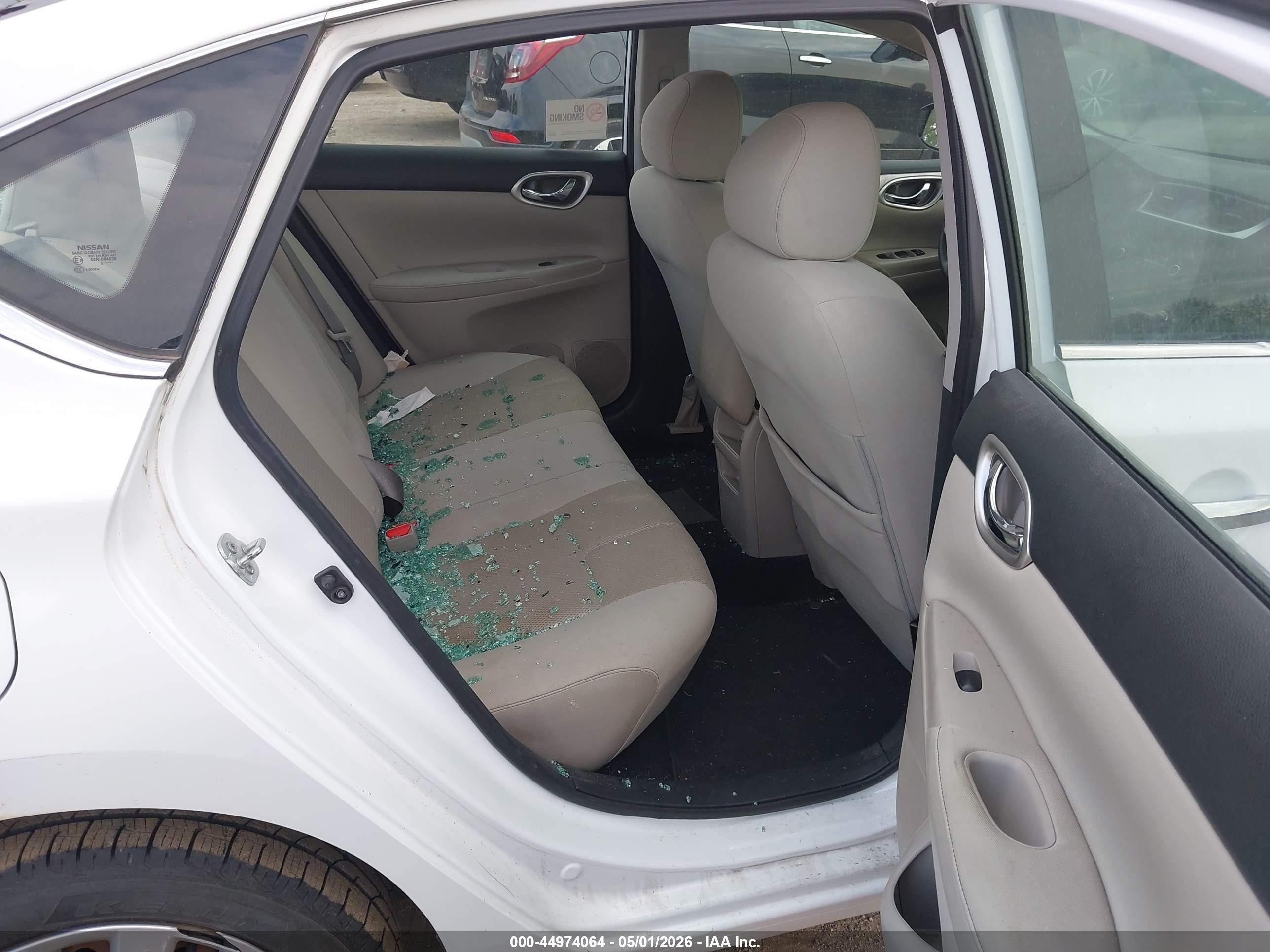 2015 Nissan Sentra S Белый vin: 3N1AB7AP5FY330270