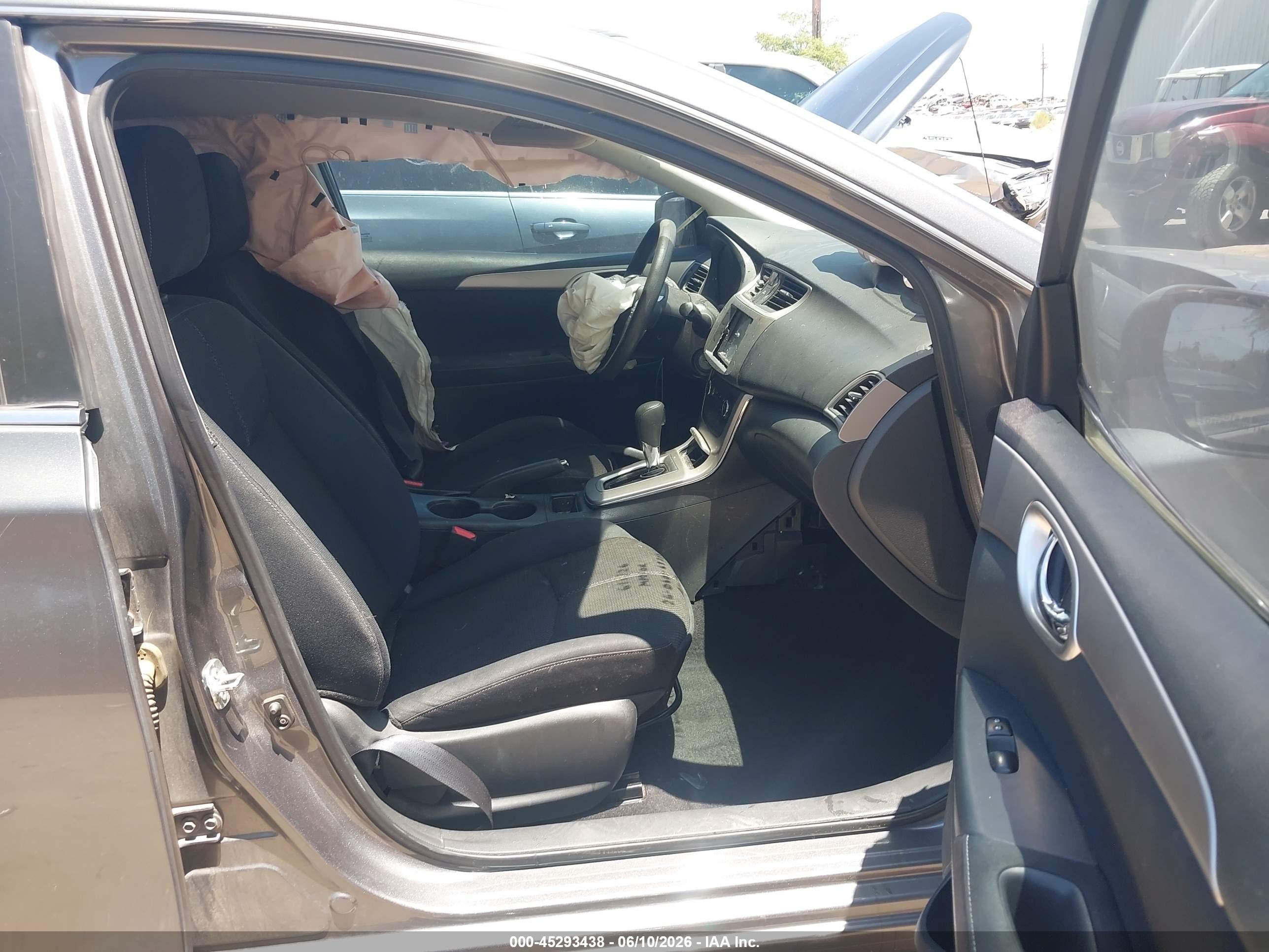 2015 Nissan Sentra S Серый vin: 3N1AB7AP5FY353547