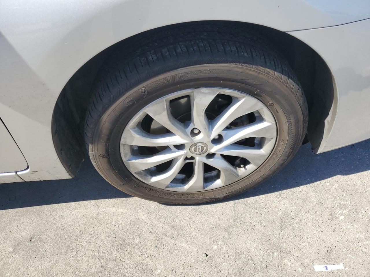 2019 Nissan Sentra Sv Серебряный vin: 3N1AB7AP5KY328321 Damage: Right Front Wheel, Curb Rash, 4 To 5 Inches