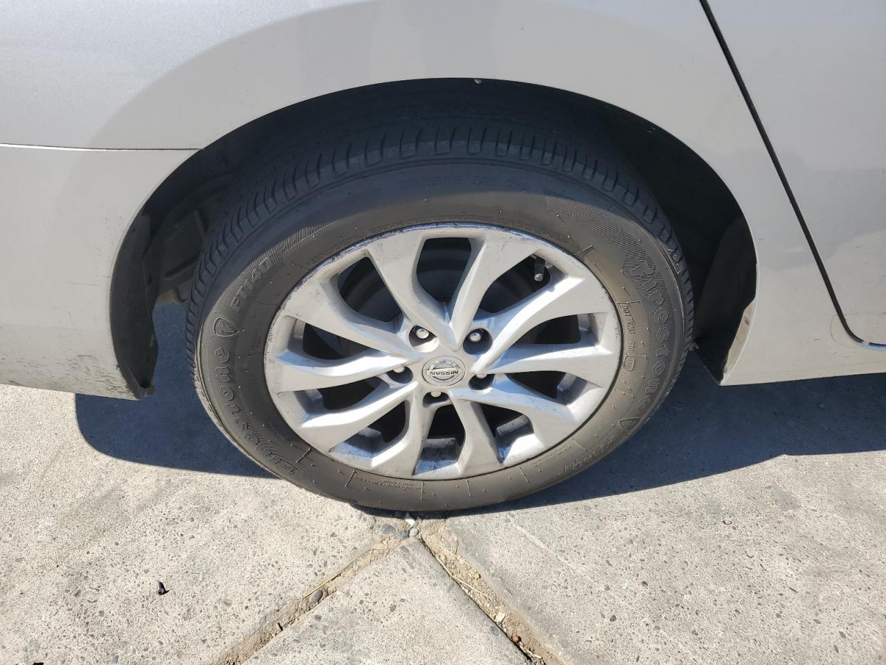 2019 Nissan Sentra Sv Серебряный vin: 3N1AB7AP5KY328321 Damage: Right Rear Wheel, Curb Rash, 9 To 10 Inches