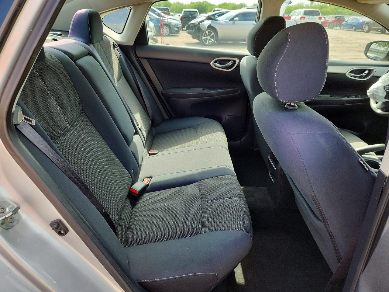 2015 Nissan Sentra S Серебряный vin: 3N1AB7AP6FY278518