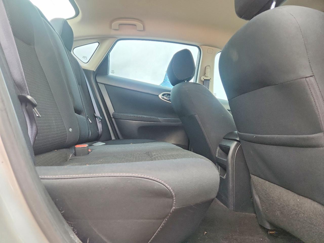 2015 Nissan Sentra S Silver vin: 3N1AB7AP6FY281578