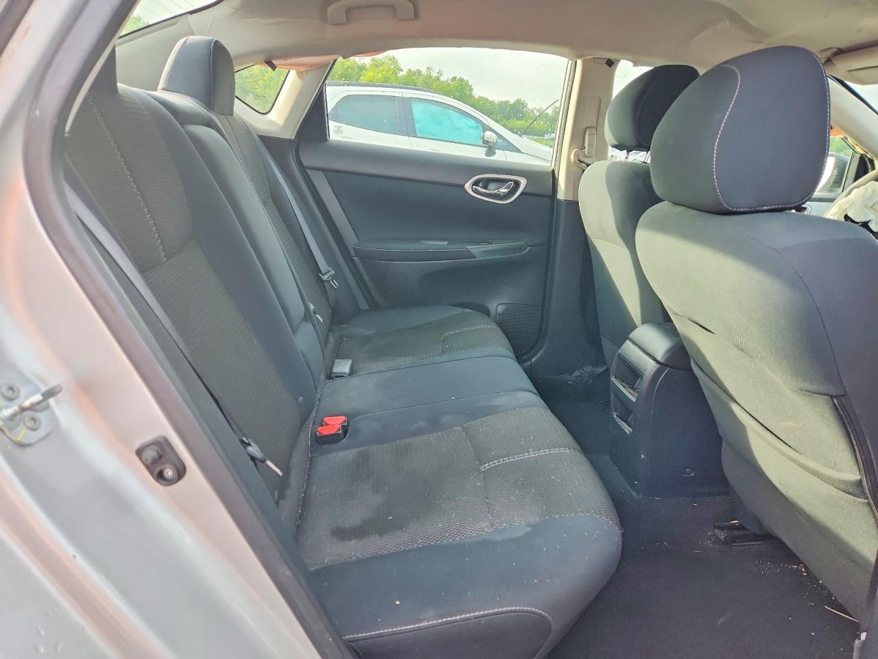 2015 Nissan Sentra S Серебряный vin: 3N1AB7AP6FY283010