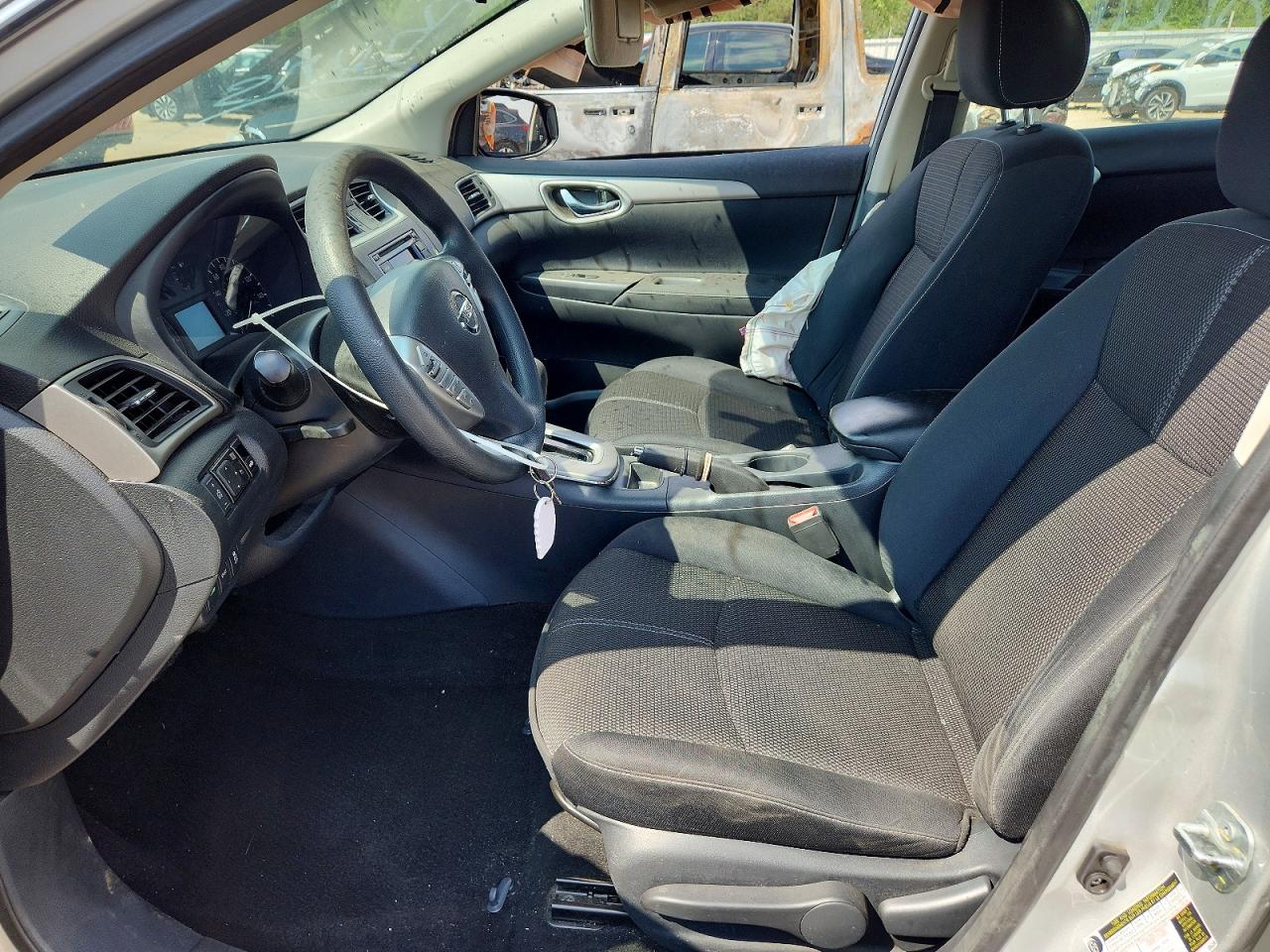 2015 Nissan Sentra S Серебряный vin: 3N1AB7AP6FY288210