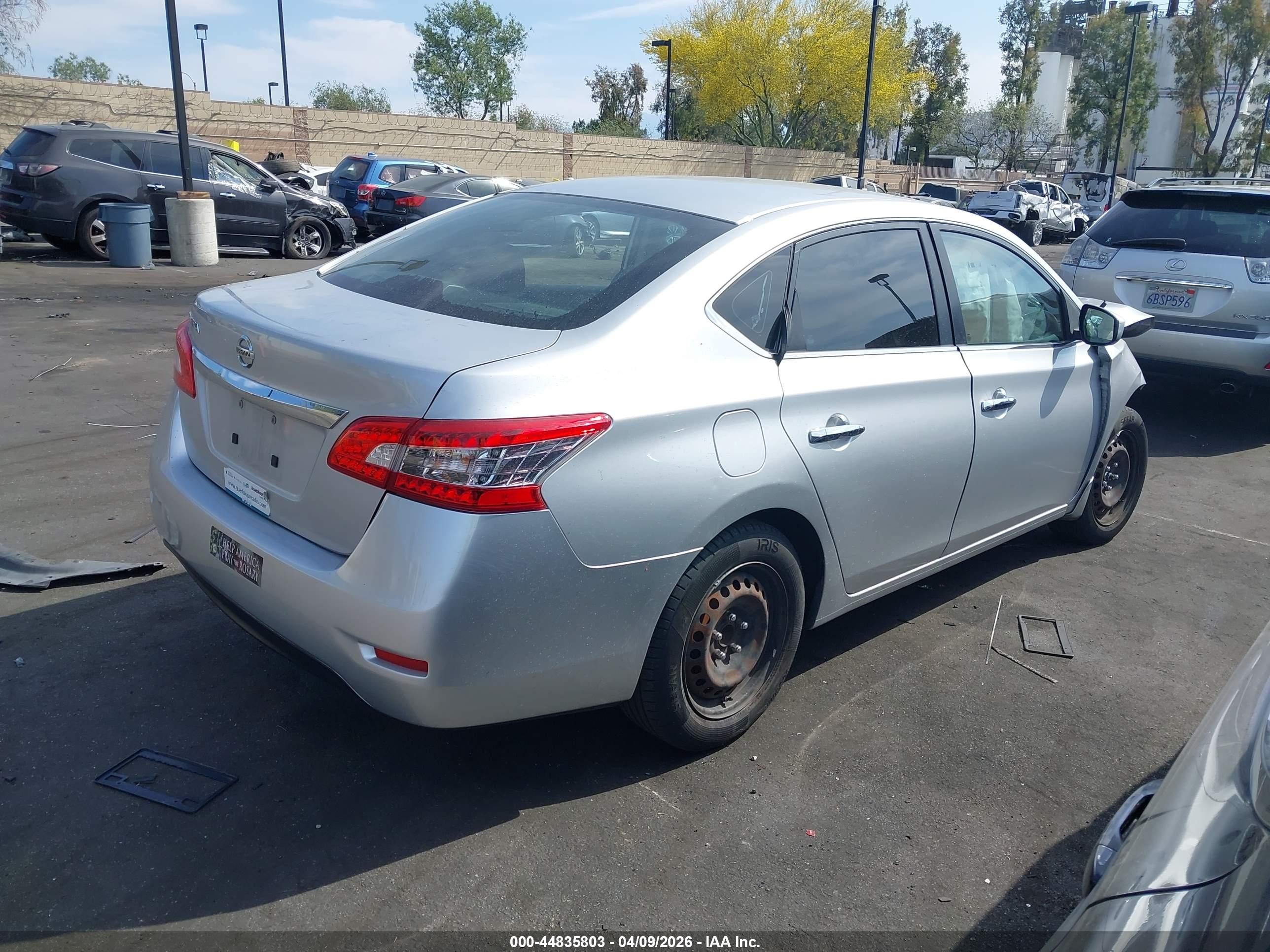 2015 Nissan Sentra S Серебряный vin: 3N1AB7AP7FY215525
