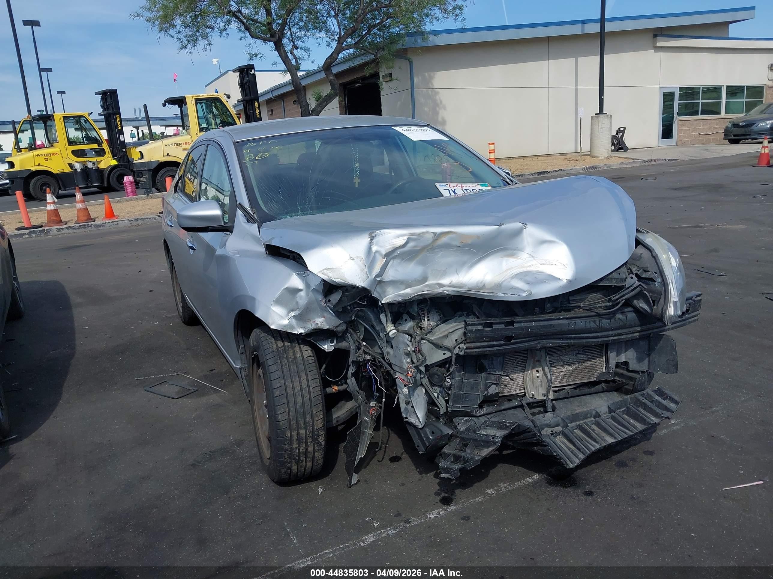 2015 Nissan Sentra S Серебряный vin: 3N1AB7AP7FY215525