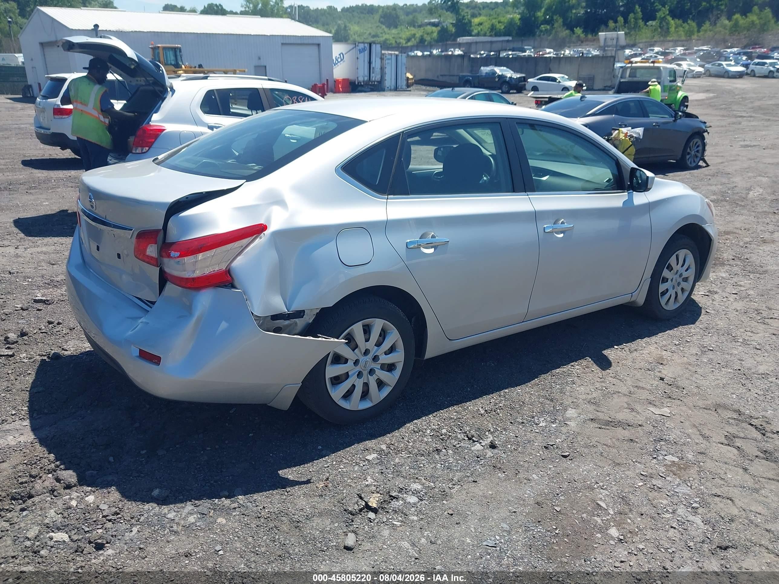 2015 Nissan Sentra S Серебряный vin: 3N1AB7AP7FY378563