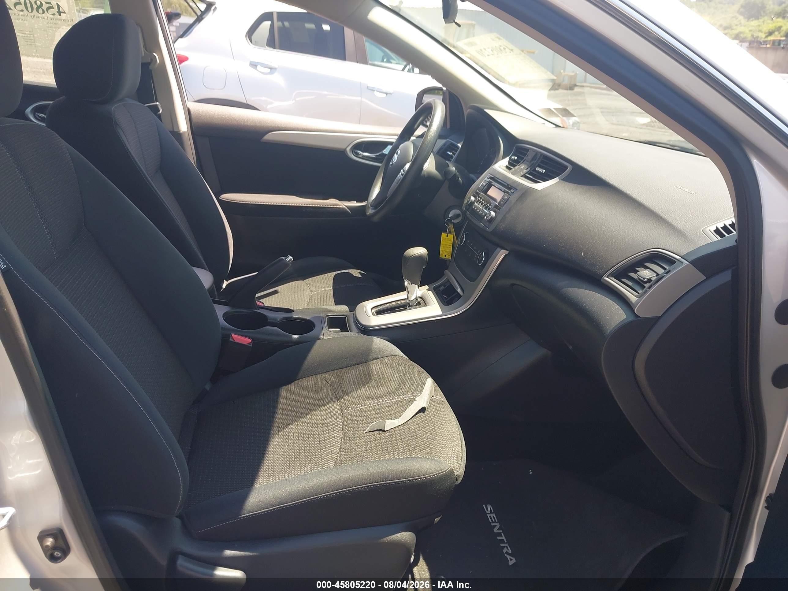 2015 Nissan Sentra S Серебряный vin: 3N1AB7AP7FY378563