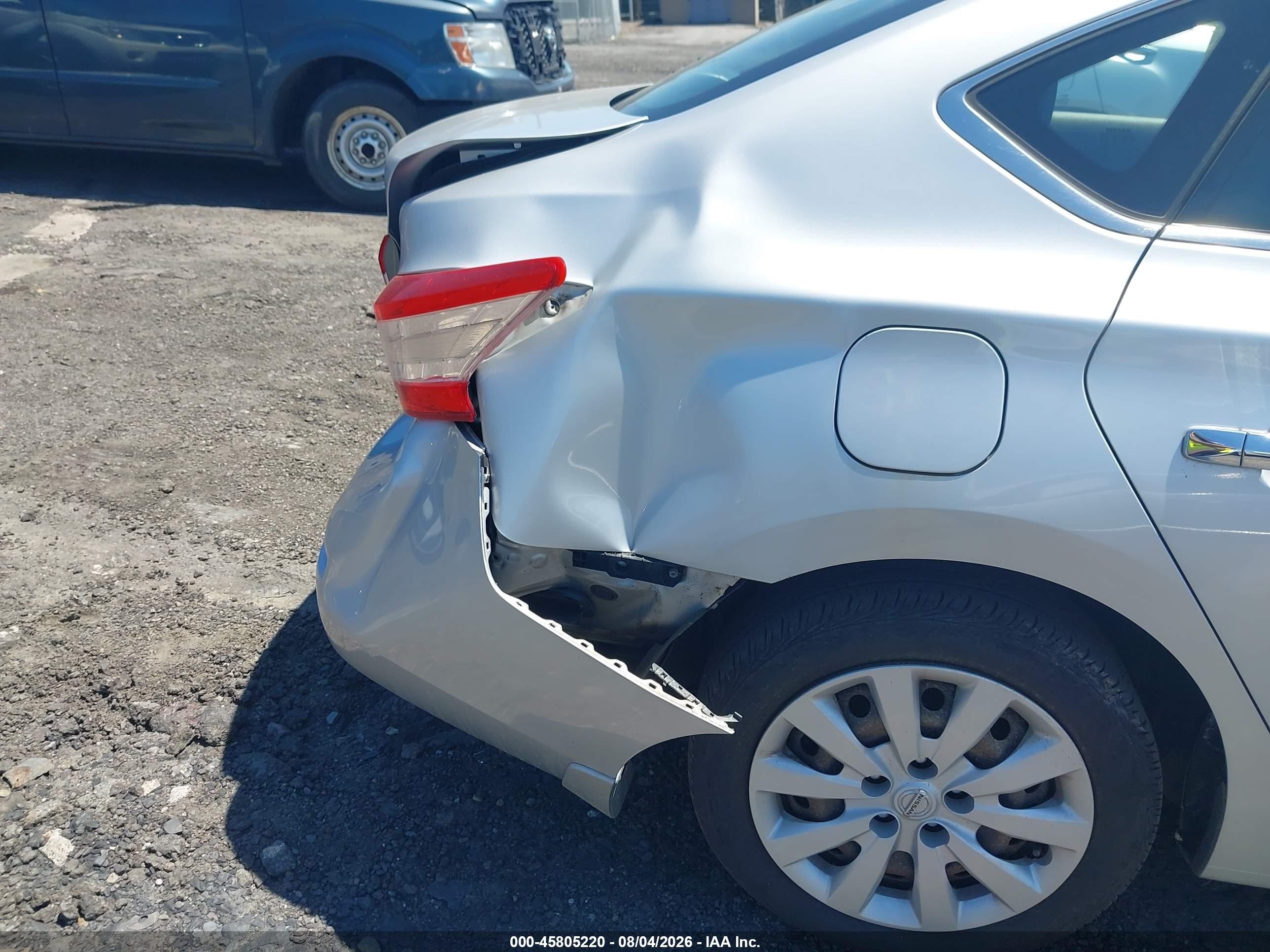 2015 Nissan Sentra S Серебряный vin: 3N1AB7AP7FY378563