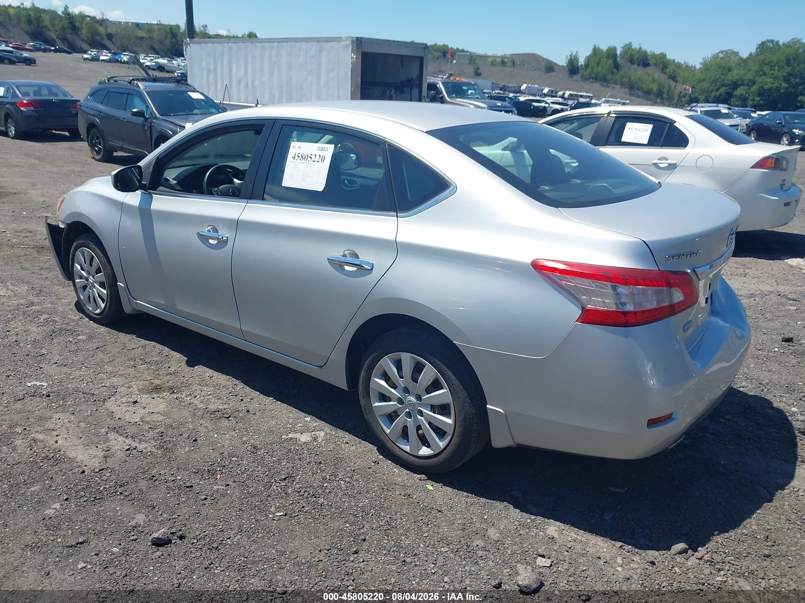 2015 Nissan Sentra S Серебряный vin: 3N1AB7AP7FY378563
