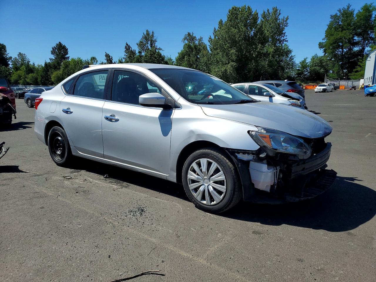 2017 Nissan Sentra S Серебряный vin: 3N1AB7AP7HY328653