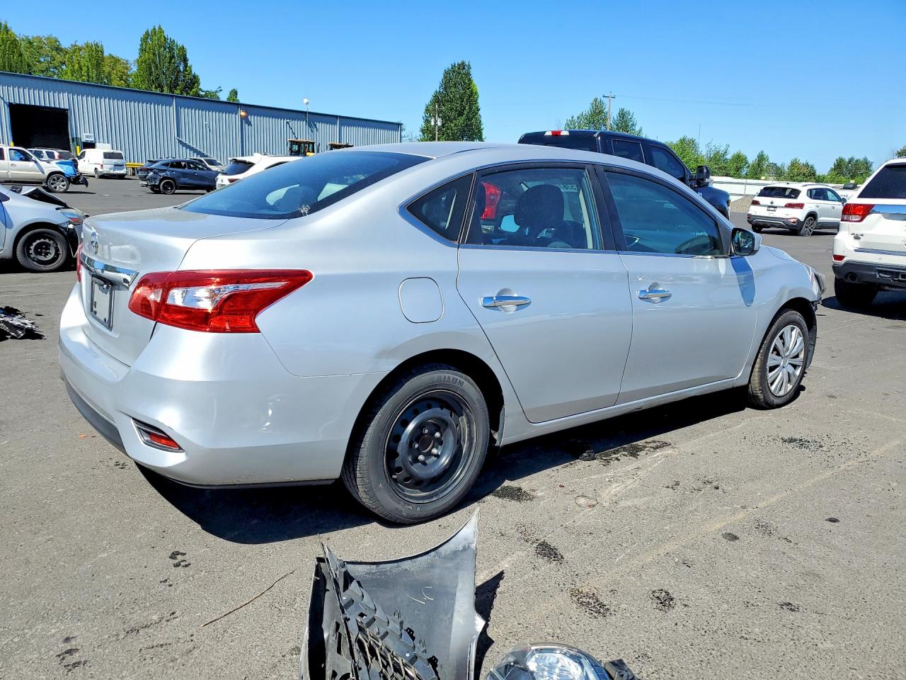 2017 Nissan Sentra S Серебряный vin: 3N1AB7AP7HY328653