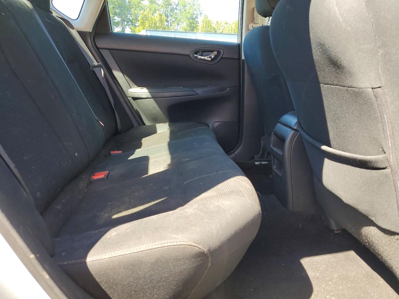 2017 Nissan Sentra S Серебряный vin: 3N1AB7AP7HY328653