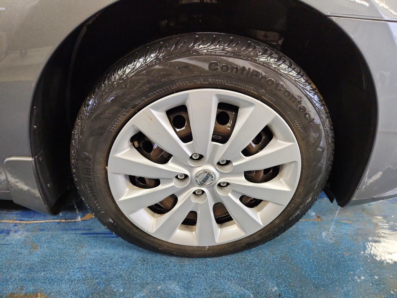2017 Nissan Sentra Sv Gray vin: 3N1AB7AP7HY385807 Damage: Right Front Tire, Worn, Replacement Required