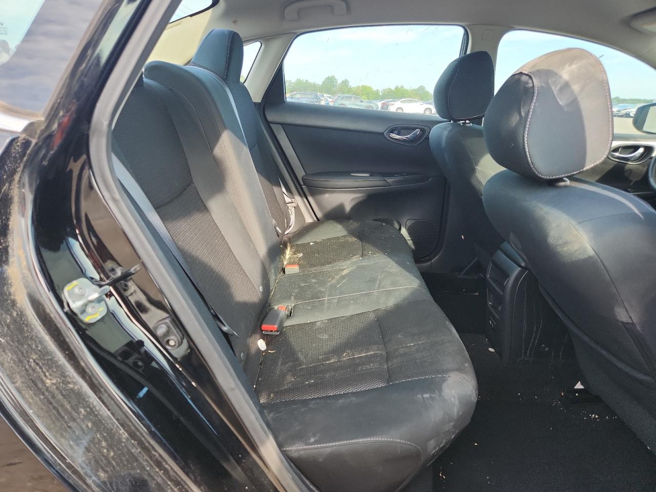 2019 Nissan Sentra S Черный vin: 3N1AB7AP7KY294303 Damage: Left Rear Seat, Stained, Permanent