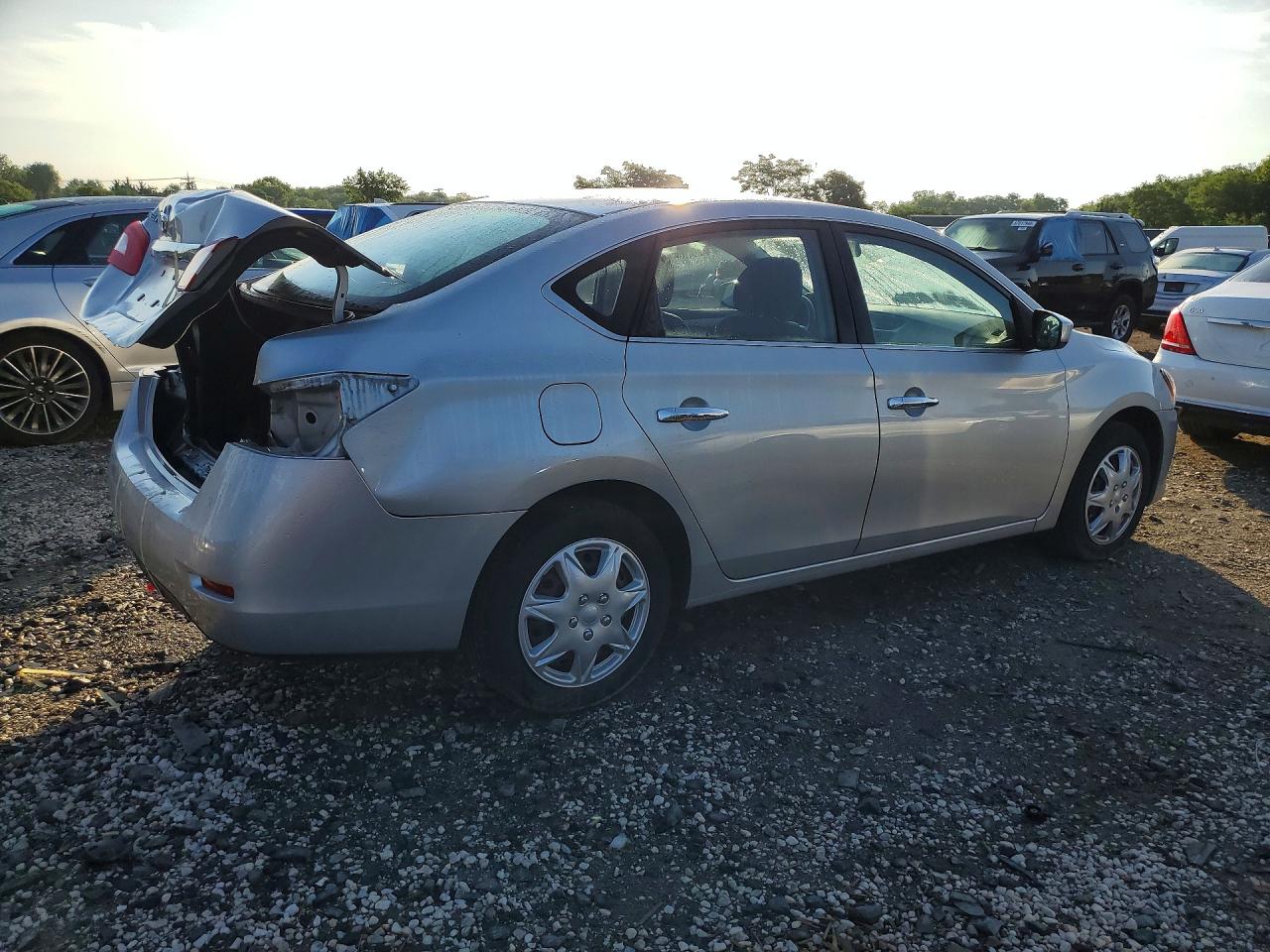 2015 Nissan Sentra S Серебряный vin: 3N1AB7AP8FY339741