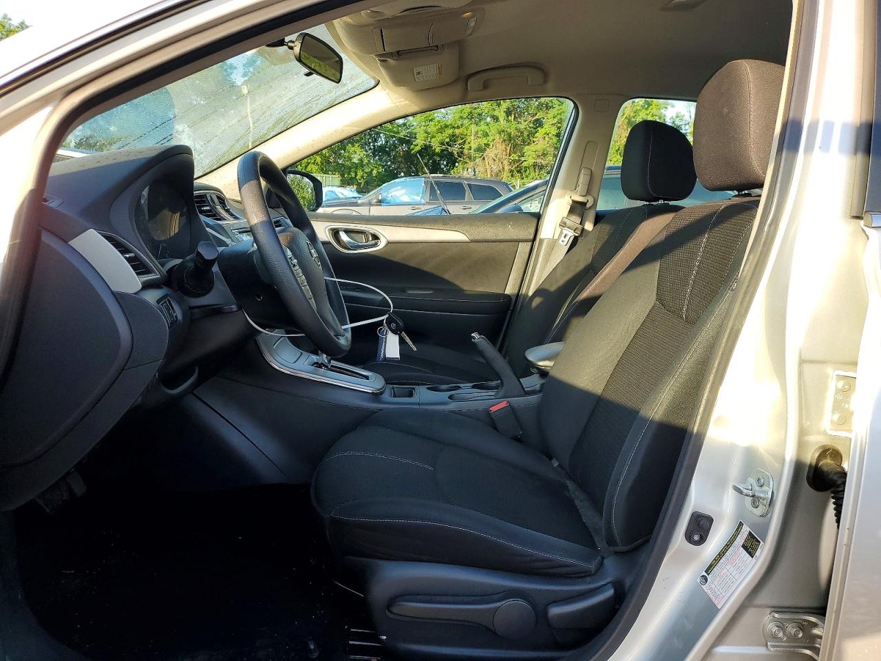 2015 Nissan Sentra S Серебряный vin: 3N1AB7AP8FY339741