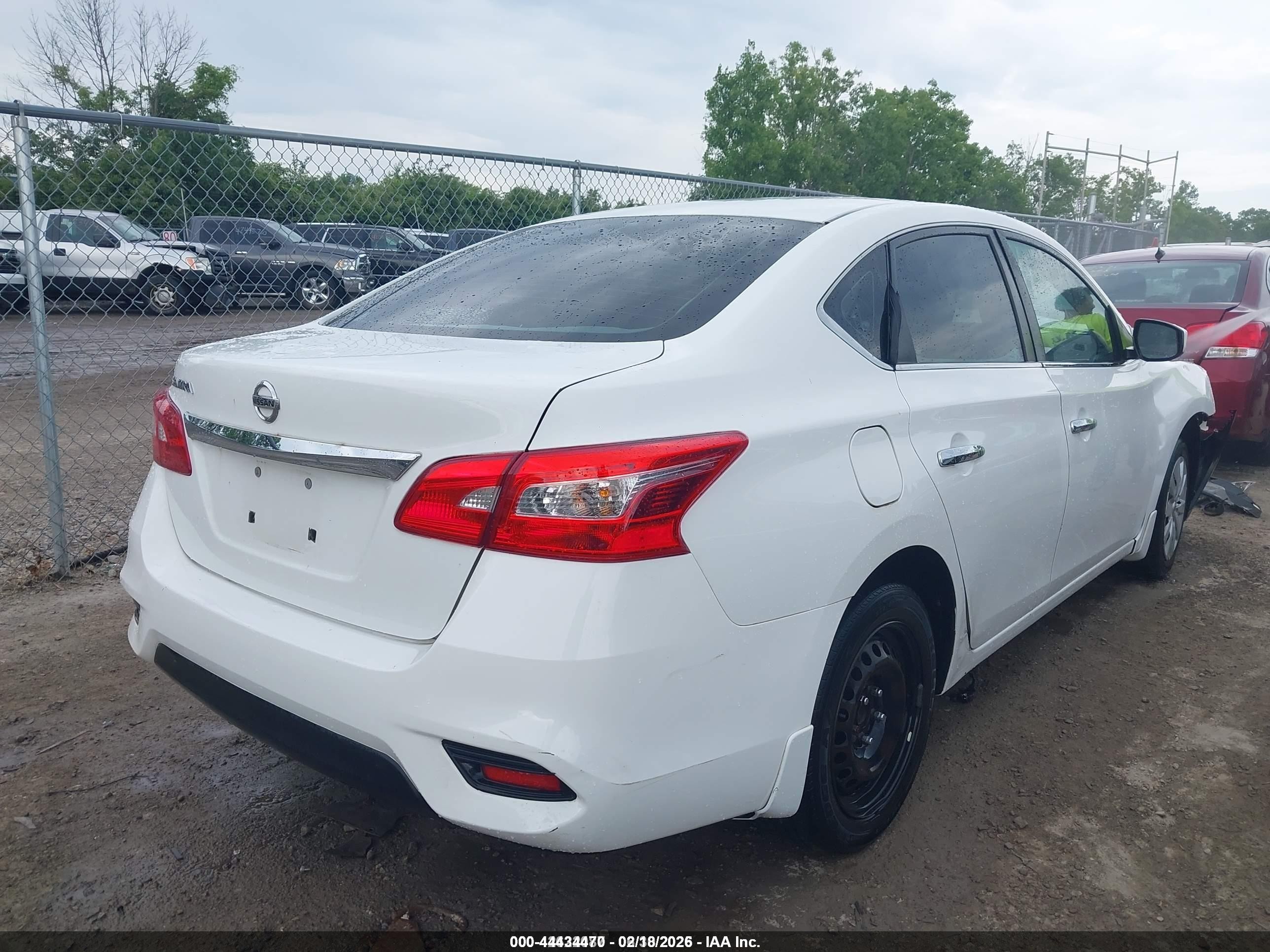 2017 Nissan Sentra S Белый vin: 3N1AB7AP8HY221613