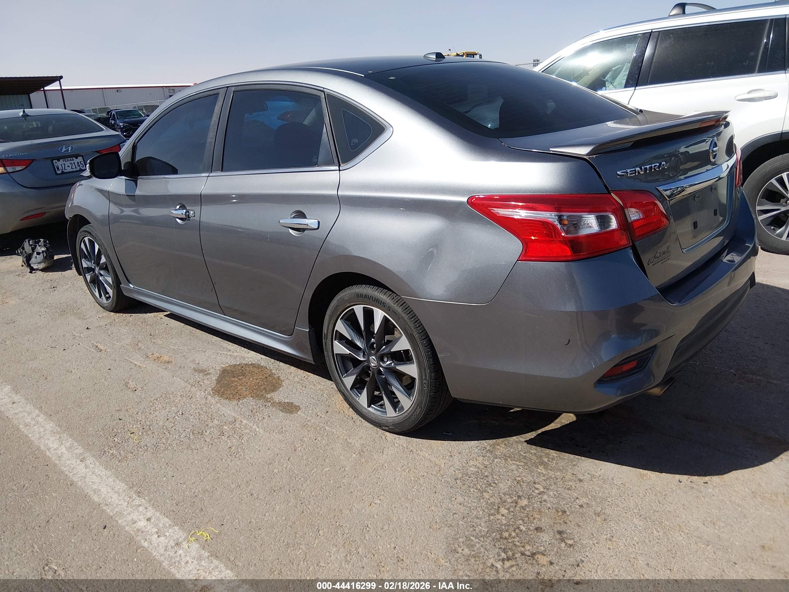 2018 Nissan Sentra Sr Gray vin: 3N1AB7AP8JY268243