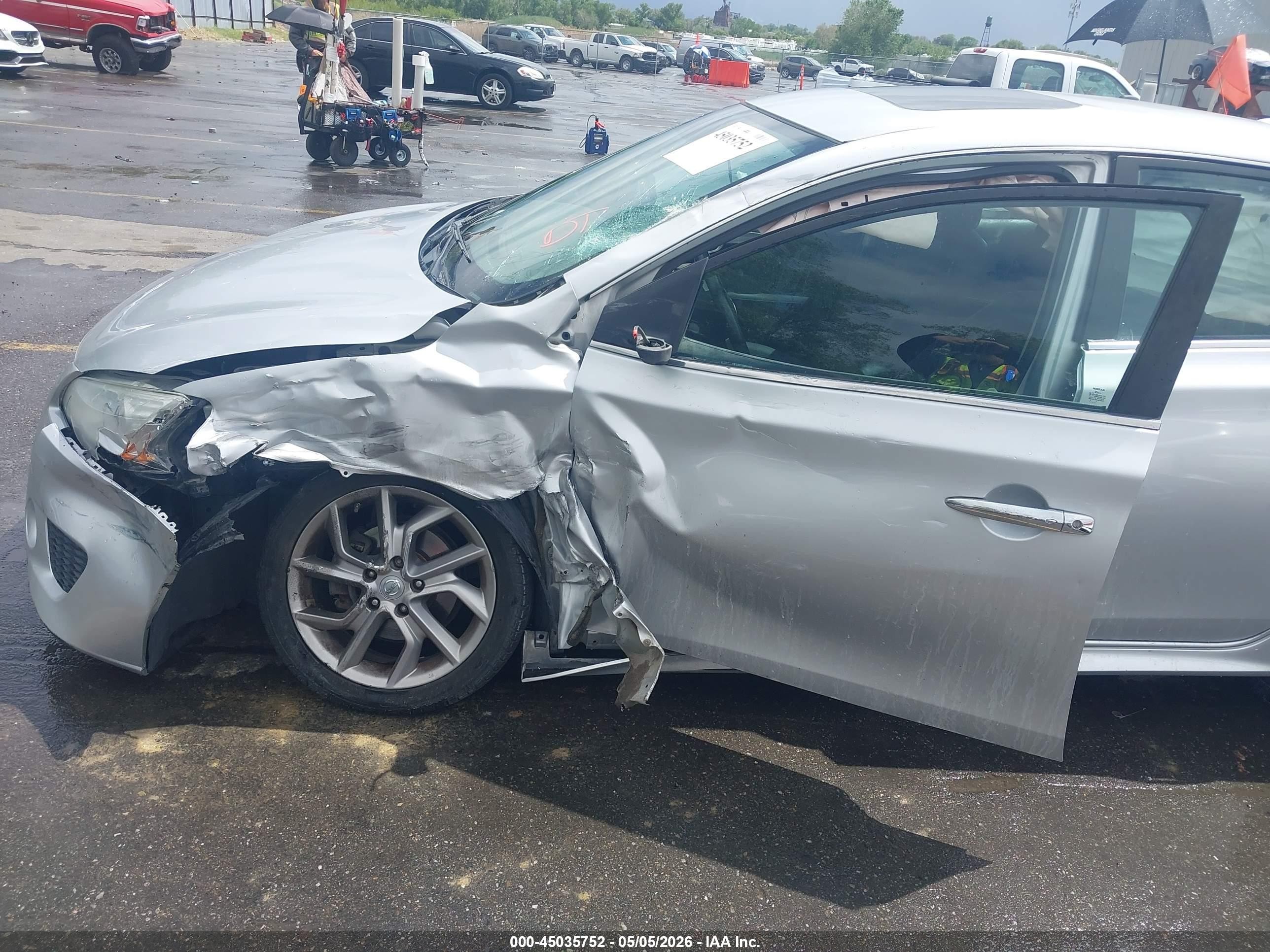 2014 Nissan Sentra Sr Silver vin: 3N1AB7AP9EY233202