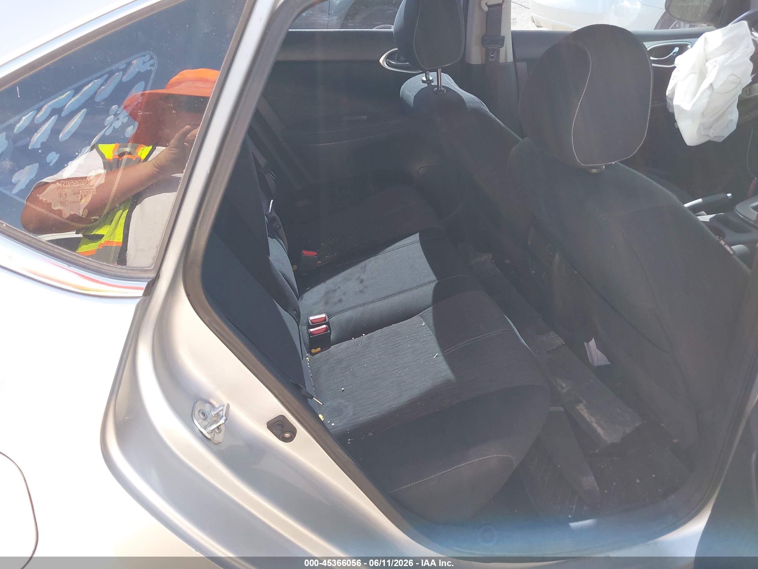 2014 Nissan Sentra Sv Серебряный vin: 3N1AB7AP9EY237654