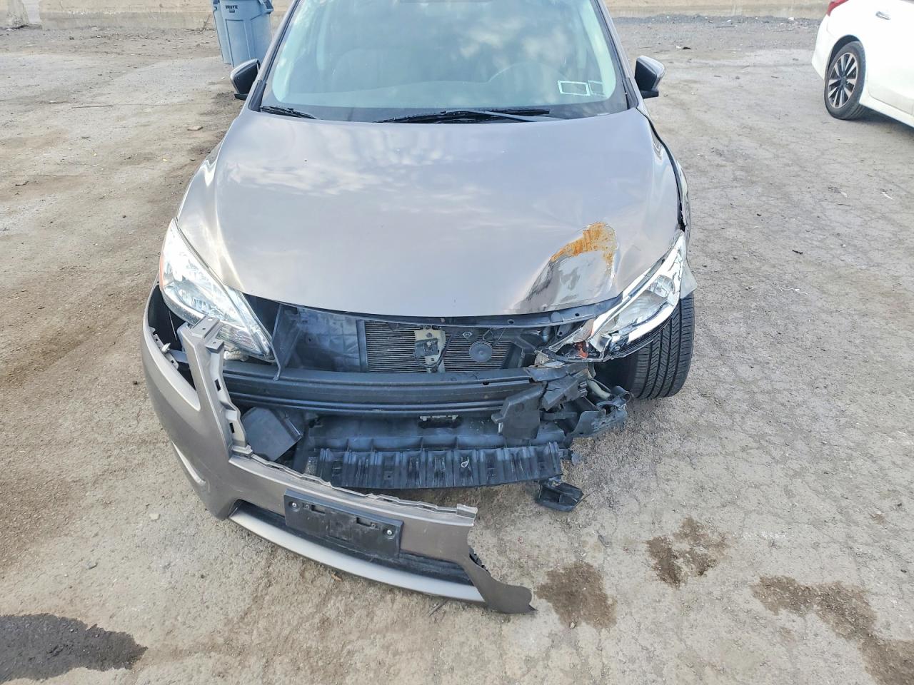 2015 Nissan Sedan Silver vin: 3N1AB7AP9FL686914