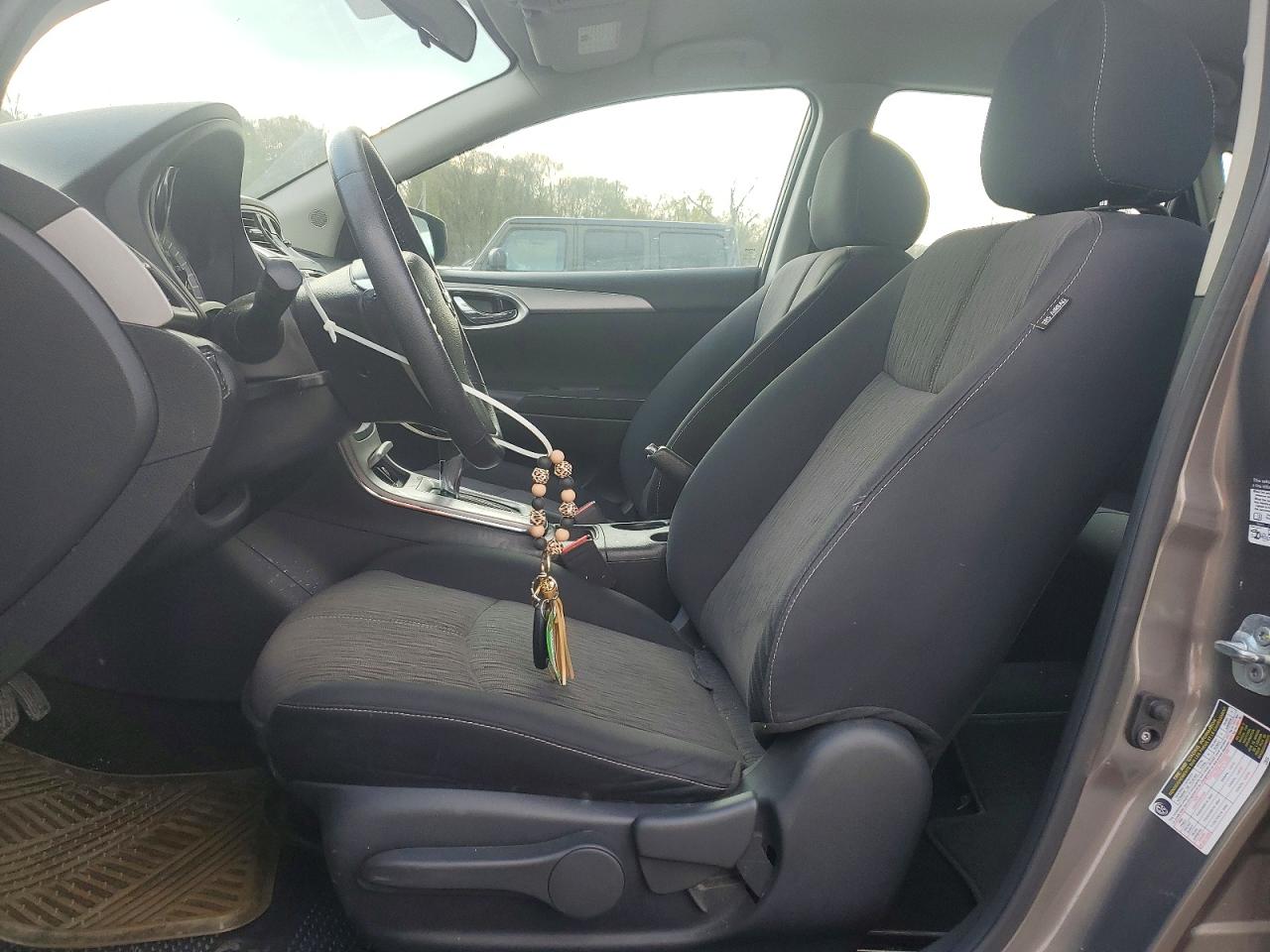 2015 Nissan Sedan Silver vin: 3N1AB7AP9FL686914