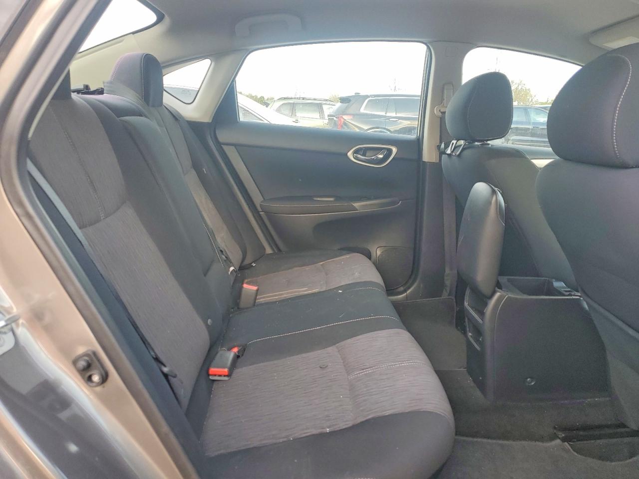 2015 Nissan Sedan Silver vin: 3N1AB7AP9FL686914