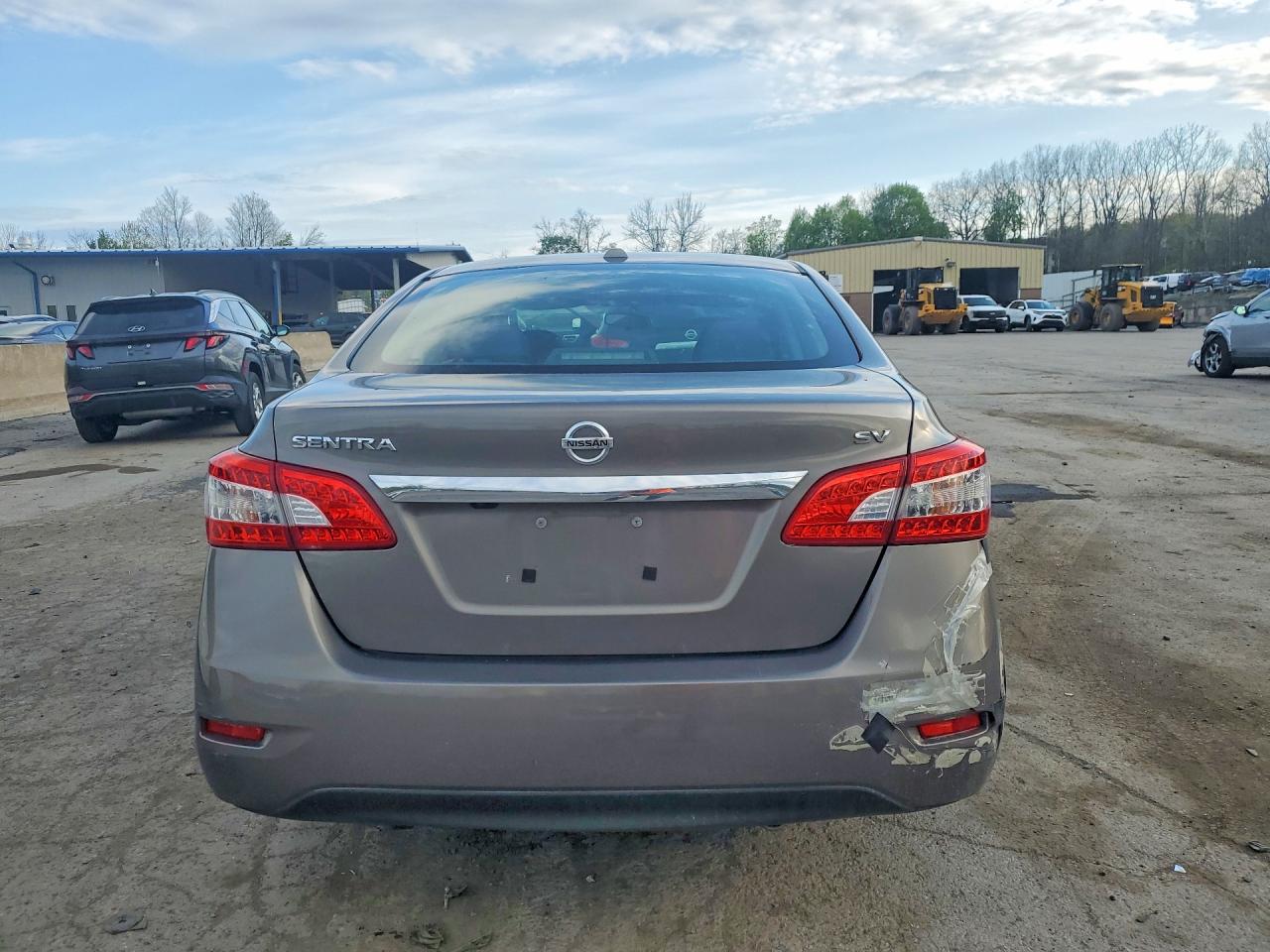 2015 Nissan Sedan Silver vin: 3N1AB7AP9FL686914