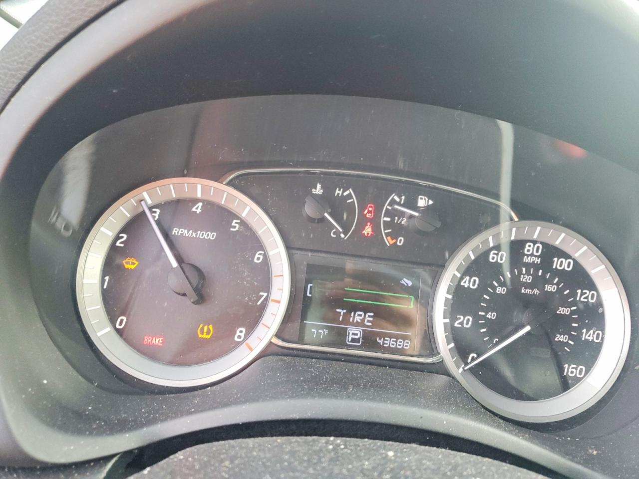 2015 Nissan Sedan Silver vin: 3N1AB7AP9FL686914