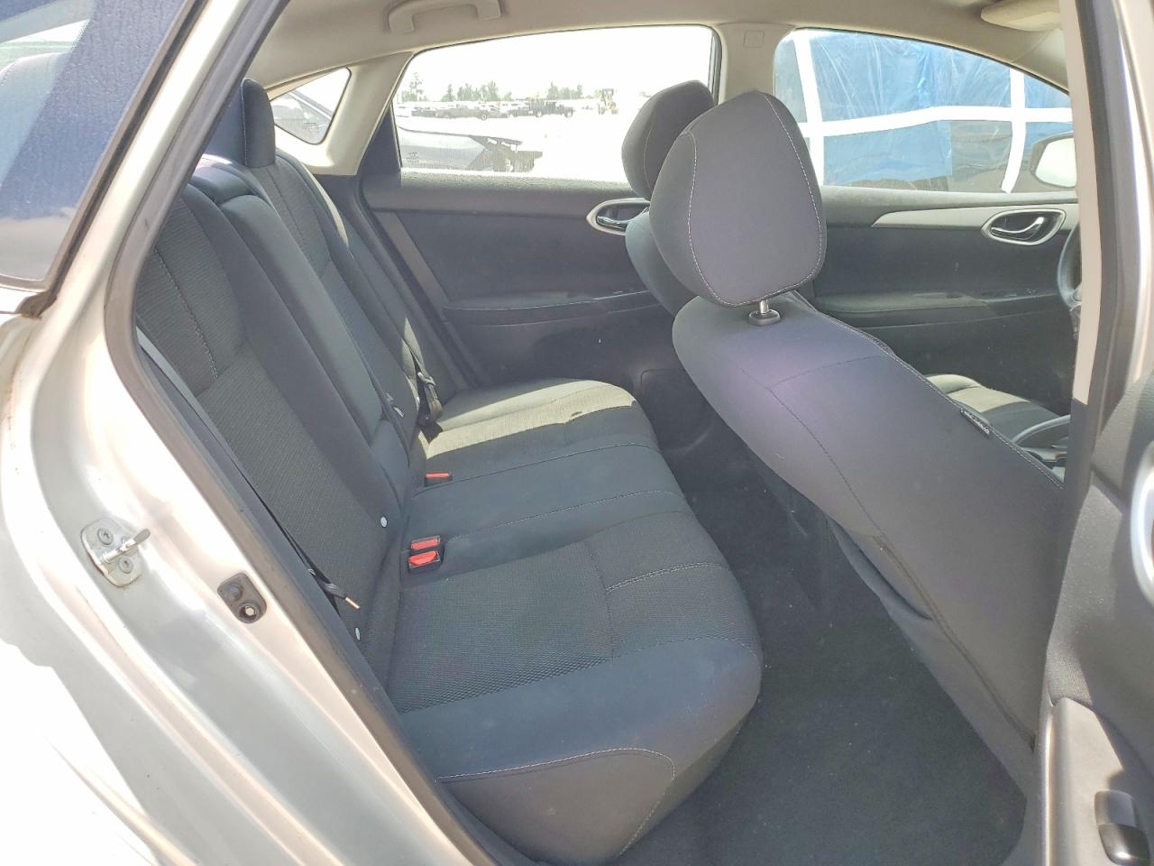 2015 Nissan Sentra S Серебряный vin: 3N1AB7AP9FY376412